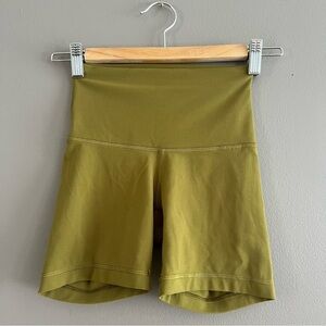 Aritzia TNA TNAction Cheeky High Rise 5” Biker Shorts Yoga Athletic Olive Sz 2XS